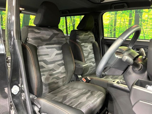 運転席シート廻りは使用感も少なく、良好な状態となっています。丁寧に使われていたことがよくわかりますね。