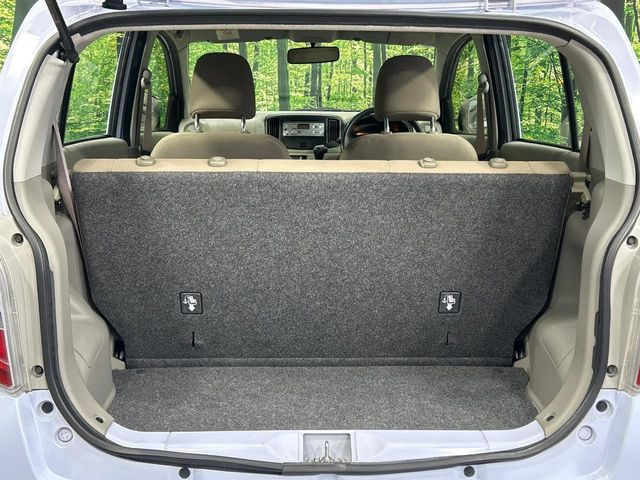 ���i�̂���������ʋ΁A���}���ɏ\���ȉ׎��X�y�[�X���m�ۂ��Ă���܂��B�Z�J���h�V�[�g��|���ƁA�傫�ȉו��̐ύڂ��\�ł���