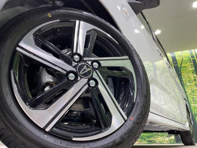 �y����15�C���`�A���~�z�C�[���z�O�ςɃ}�b�`���������A���~�z�C�[���𑕒����Ă���܂��B�e��ЊO�A���~�z�C�[����A�X�^�b�h���X�^�C�����戵�����Ă���܂��B���񂲑��k����������