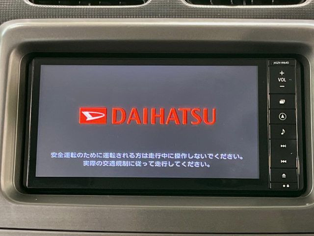 �y�����i�r�z�l�C�̏����i�r�𑕔����Ă���܂��B�i�r�̎g���₷���͂������A�I�[�f�B�I�@�\���[��!�L�����v�◷�s�͂������A�ʋ΂┃�����ȂǕ��i�̃h���C�u���y�����Ȃ�͂���