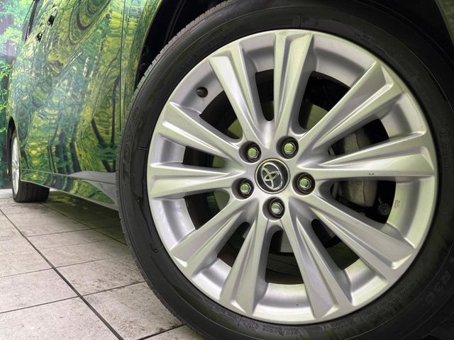 【純正18インチアルミホイール】外観にマッチした純正アルミホイールを装着しております。各種社外アルミホイールや、スタッドレスタイヤも取扱いしております。是非ご相談ください♪