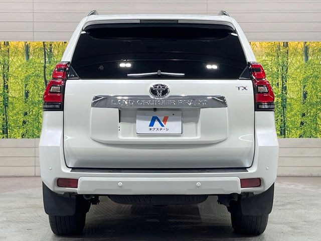 安心の最長10年・走行無制限保証(有償)をご用意。保証内容も充実はもちろん、無料点検&オイル交換や、年中無休の全国・24時間ロードサービスも付帯されておりますのでご安心下さい。