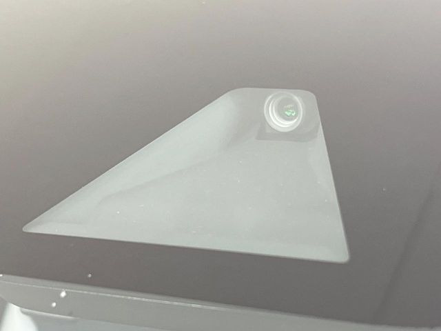 �y�G�}�[�W�F���V�[�u���[�L�z���s���ɑO���̎ԗ�����F�����A�Փ˂������Ȏ��͌x��ƃu���[�L�ŏՓˉ���Ɣ�Q�y�����A�V�X�g�B�����S�Ƀh���C�u�����y���݂��������܂��B