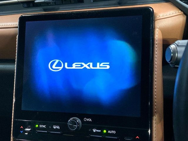 �y9.8�C���` �f�B�X�v���C�I�[�f�B�I�z���ʂ̃f�B�X�v���C��AppleCarPlay��AndroidAuto�����p�\�B�傫�ȉ�ʂŃX�}�z�i�r�A�v���������p���������܂���