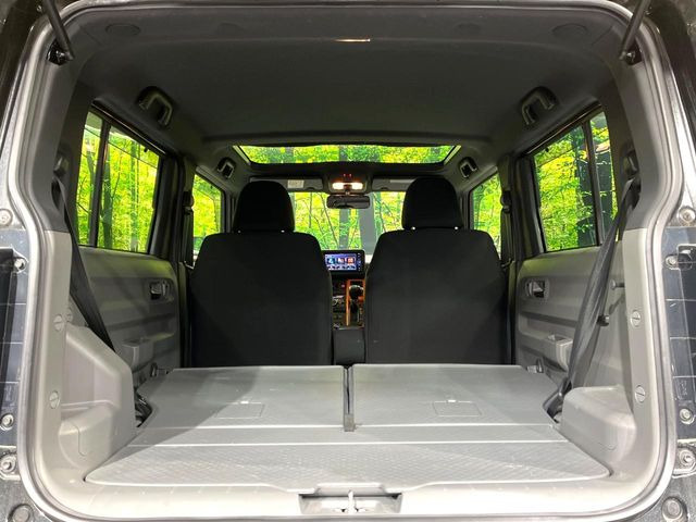 普段のお買い物や通勤、送迎等に十分な荷室スペースを確保しております。セカンドシートを倒すと、大きな荷物の積載も可能です♪