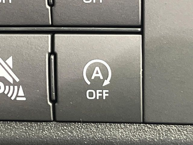 �y�A�C�h�����O�X�g�b�v�z�ԐM����a�؂Œ�Ԃ����ۂɃG���W�����~���A���ʂȔR���̏����}���܂��B�R��������ی�ɂȂ���@�\��G���W���̓u���[�L�𗣂��΍Ďn�����܂��B