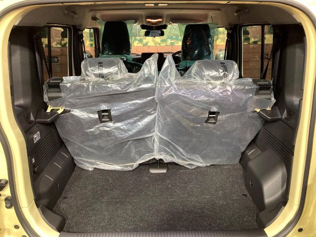 ���i�̂���������ʋ΁A���}���ɏ\���ȉ׎��X�y�[�X���m�ۂ��Ă���܂��B�Z�J���h�V�[�g��|���ƁA�傫�ȉו��̐ύڂ��\�ł���