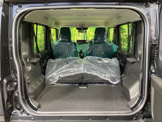 ���i�̂���������ʋ΁A���}���ɏ\���ȉ׎��X�y�[�X���m�ۂ��Ă���܂��B�Z�J���h�V�[�g��|���ƁA�傫�ȉו��̐ύڂ��\�ł���