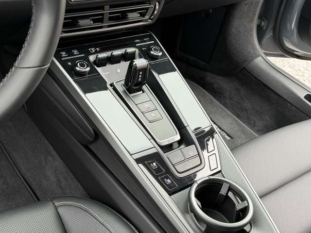 8��PDK�E�V�[�g�q�[�^�[�E�V�[�g�x���`���[�V�����E���E�Ɨ��I�[�g�G�A�R���E