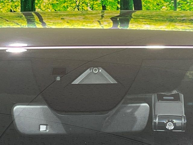 �yi-ACTIVESENSE�z���s���ɑO���̎ԗ�����F�����A�Փ˂������Ȏ��͌x��ƃu���[�L�ŏՓˉ���Ɣ�Q�y�����A�V�X�g�B�����S�Ƀh���C�u�����y���݂��������܂��B