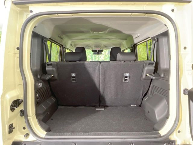 ���i�̂���������ʋ΁A���}���ɏ\���ȉ׎��X�y�[�X���m�ۂ��Ă���܂��B�Z�J���h�V�[�g��|���ƁA�傫�ȉו��̐ύڂ��\�ł���