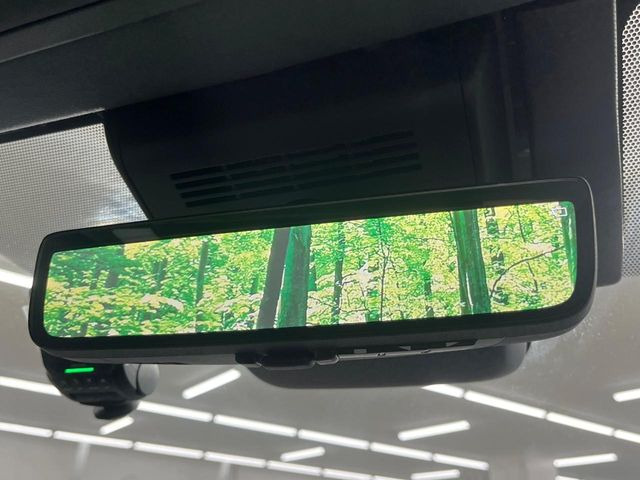 【デジタルインナーミラー】後席の大きな荷物や同乗者で後方が確認しづらい時でも安心!カメラが撮影した車両後方の映像をルームミラー内に表示。クリアな視界で状況の確認が可能です!
