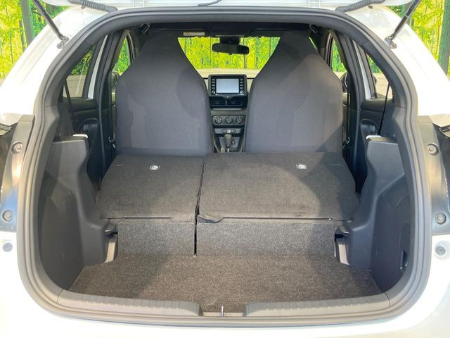 ���i�̂���������ʋ΁A���}���ɏ\���ȉ׎��X�y�[�X���m�ۂ��Ă���܂��B�Z�J���h�V�[�g��|���ƁA�傫�ȉו��̐ύڂ��\�ł���