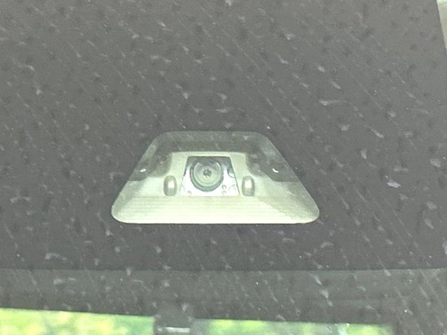 �y�X�}�[�g�A�V�X�g�z���s���ɑO���̎ԗ�����F�����A�Փ˂������Ȏ��͌x��ƃu���[�L�ŏՓˉ���Ɣ�Q�y�����A�V�X�g�B�����S�Ƀh���C�u�����y���݂��������܂��B