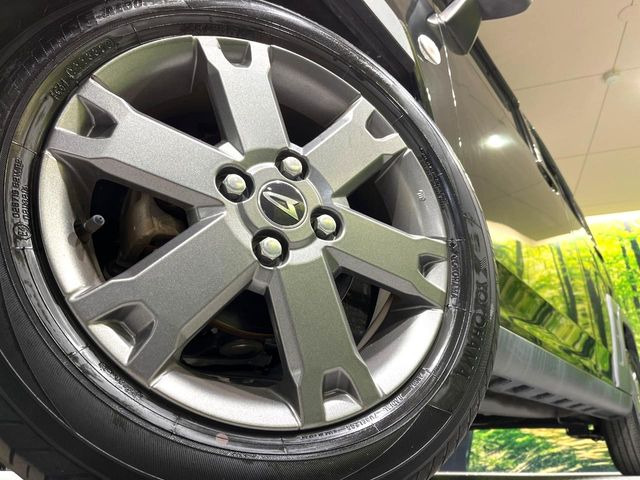 【純正アルミホイール】外観にマッチした純正アルミホイールを装着しております。各種社外アルミホイールや、スタッドレスタイヤも取扱いしております。是非ご相談ください♪