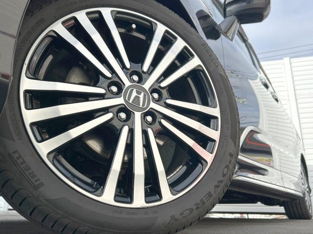 �y����18�C���`�A���~�z�C�[���z�O�ςɃ}�b�`���������A���~�z�C�[���𑕒����Ă���܂��B�e��ЊO�A���~�z�C�[����A�X�^�b�h���X�^�C�����戵�����Ă���܂��B���񂲑��k����������