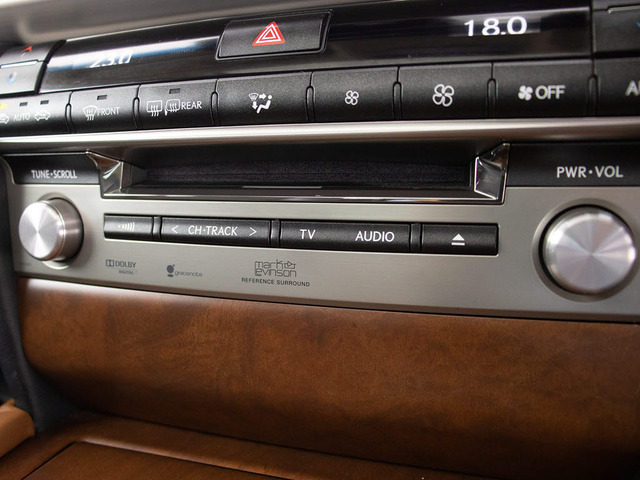 �}�[�N���r���\���v���~�A���T�E���h�V�X�e��!���̃N���A�Ŕ��͂���T�E���h�ɂ��A�I�[�f�B�I�u�����h�Ƃ��Ė������u�����h�ł�!�܂�ŃR���T�[�g�z�[���̂悤�ȗՏꊴ�𖡂킦�܂�!!