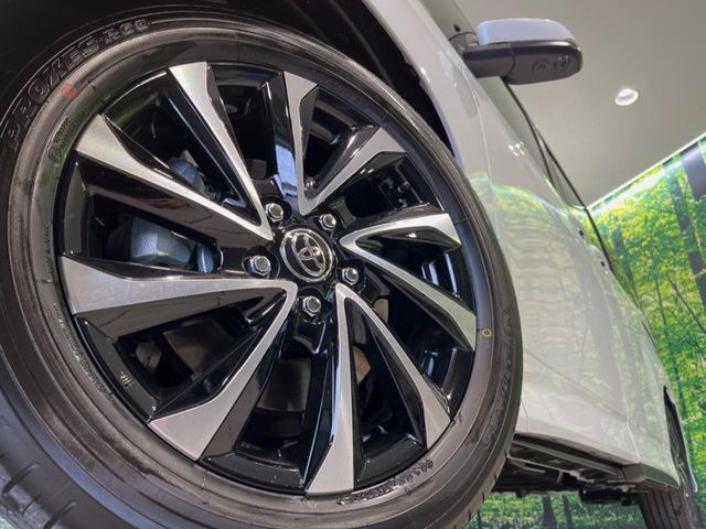 【純正17インチアルミホイール】外観にマッチした純正アルミホイールを装着しております。各種社外アルミホイールや、スタッドレスタイヤも取扱いしております。是非ご相談ください♪