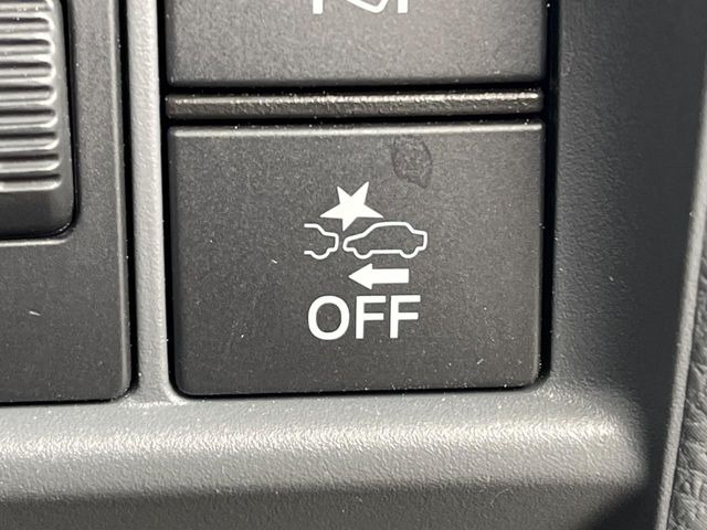 �y�z���_�Z���V���O�z���s���ɑO���̎ԗ�����F�����A�Փ˂������Ȏ��͌x��ƃu���[�L�ŏՓˉ���Ɣ�Q�y�����A�V�X�g�B�����S�Ƀh���C�u�����y���݂��������܂��B