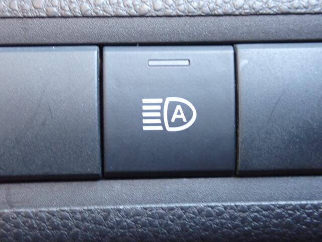 �Ό��Ԃ̃w�b�h�����v�ȂǑO���̖��邳�����m���A�n�C�r�[���ƃ��[�r�[��������킸��킹�邱�ƂȂ������Ő؂�ւ��܂��B��s�Ԃ�Ό��ԂȂǂ����Ȃ����ɂ̓n�C�r�[���֐؂�ւ��A�����܂Ō��ʂ����m�ۂ����S������