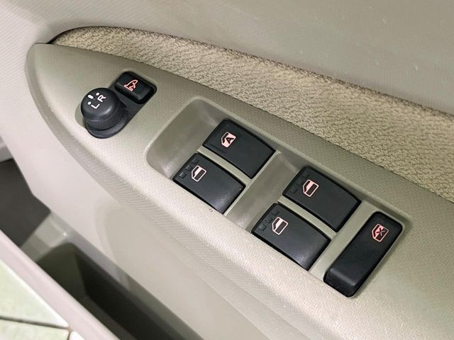 �y�d���i�[�~���[�z�T�C�h�~���[�͓d���i�[���ƂȂ��Ă���A�������ԏ�ł��L�Y�������X�N��}�����܂��B