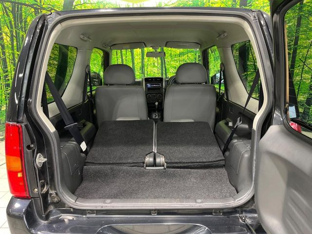 ���i�̂���������ʋ΁A���}���ɏ\���ȉ׎��X�y�[�X���m�ۂ��Ă���܂��B�Z�J���h�V�[�g��|���ƁA�傫�ȉו��̐ύڂ��\�ł���