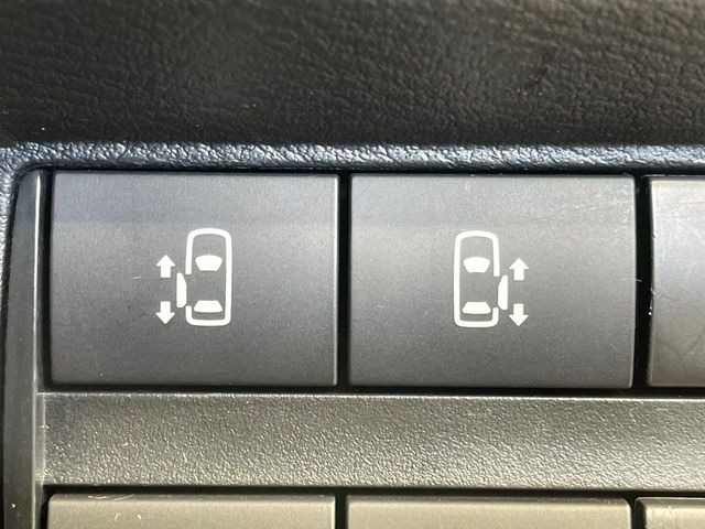 �y�����X���C�h�h�A�z���ԏ�ŗׂ̎ԂƂ̊Ԋu���������ɂ������A�X���C�h�h�A�Ȃ���S!�h�A�I�[�v������������炸�A�J�������L���̂ŏ��~�肪�Ƃ��Ă��ȒP�ł��B�傫�ȉו��̏o���������Ȃ���\��