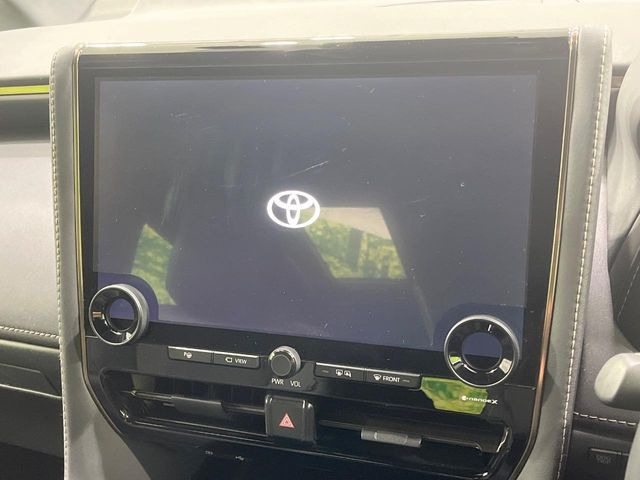 【メーカー純正ナビ】インテリアに溶け込むスタイリッシュな「専用設計」メーカーナビを装備♪視認性や操作性など基本性能にも優れ、より上質なカーライフをお楽しみいただけます。