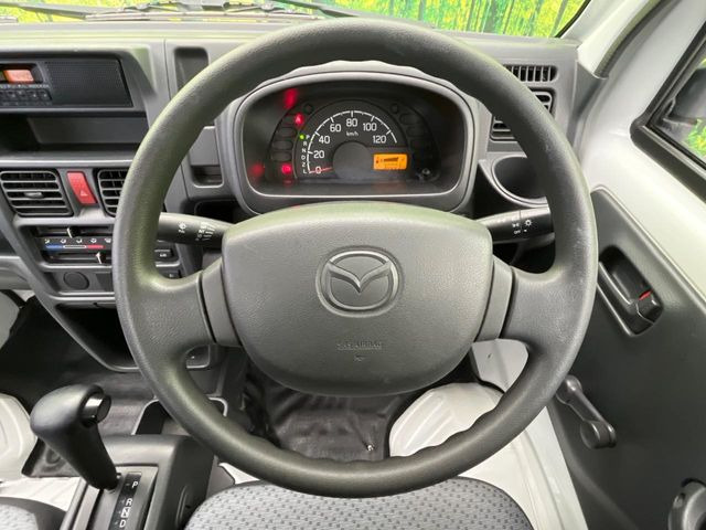 �C���e���A�ɍ��킹���f�U�C���̃X�e�A�����O�́A�^�]�������̂��Ƃ��l���A�^�]���₷���`��A�傫���ł��B�����x�A���ۂɐG���Ă��m���߂��������B