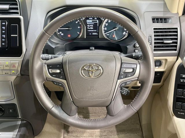 ステアリングも使用感が少なく、きれいな状態となっております♪