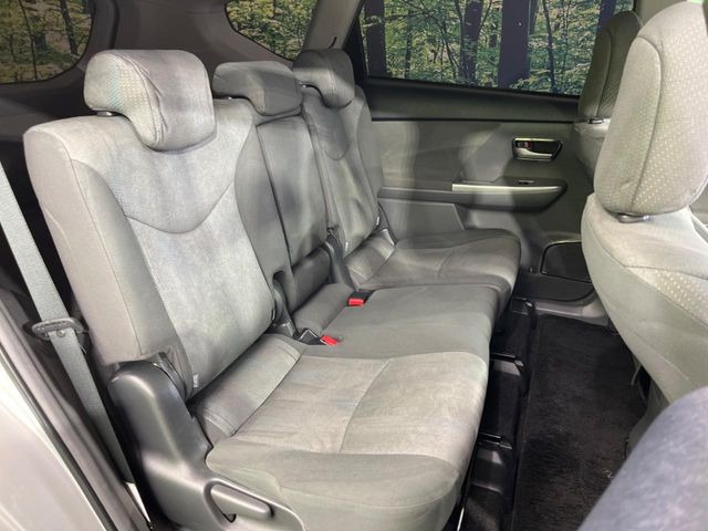 後部座席も気になるようなキズ・汚れやへたり等、大きなダメージはなく、良好な状態です。