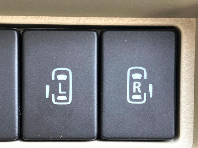 �y�����X���C�h�h�A�z���ԏ�ŗׂ̎ԂƂ̊Ԋu���������ɂ������A�X���C�h�h�A�Ȃ���S!�h�A�I�[�v������������炸�A�J�������L���̂ŏ��~�肪�Ƃ��Ă��ȒP�ł��B�傫�ȉו��̏o���������Ȃ���\��