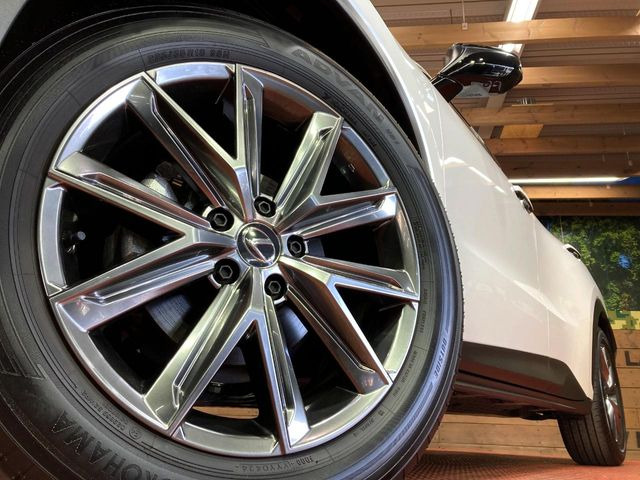 �y����18�C���`�A���~�z�C�[���z�O�ςɃ}�b�`���������A���~�z�C�[���𑕒����Ă���܂��B�e��ЊO�A���~�z�C�[����A�X�^�b�h���X�^�C�����戵�����Ă���܂��B���񂲑��k����������