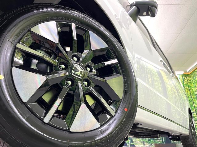 �y����16�C���`�A���~�z�C�[���z�O�ςɃ}�b�`���������A���~�z�C�[���𑕒����Ă���܂��B�e��ЊO�A���~�z�C�[����A�X�^�b�h���X�^�C�����戵�����Ă���܂��B���񂲑��k����������