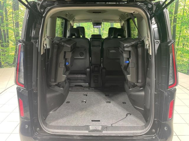 ���i�̂���������ʋ΁A���}���ɏ\���ȉ׎��X�y�[�X���m�ۂ��Ă���܂��B�Z�J���h�V�[�g��|���ƁA�傫�ȉו��̐ύڂ��\�ł���