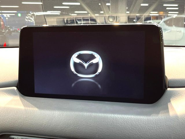 �y8�C���`�}�c�_�R�l�N�g�z�ԓ��̕��͋C�Ƀ}�b�`������^�̃f�B�X�v���C�B�X�}�z�ڑ��ł̃i�r�g�p��Bluetooth�Đ����A�l�X�ȋ@�\���y���߂܂��B�����I�ȃ_�C�������삪�\�ŁA�g��������ǍD�ł��B