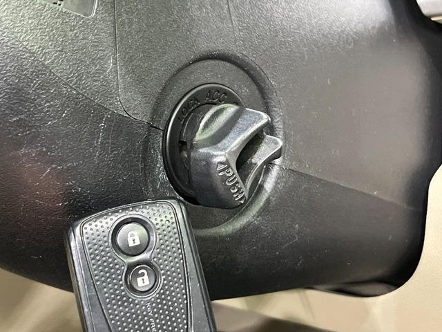 �y�L�[�t���[�V�X�e���z�J�o����|�P�b�g�ɓ��ꂽ�܂܂ł��h�A�̎{���E�������\�ȃX�}�[�g�L�[�𑕔��B�G���W���̃I���E�I�t�����J�M�����o���K�v����������Ƃ��Ă��֗��ł���