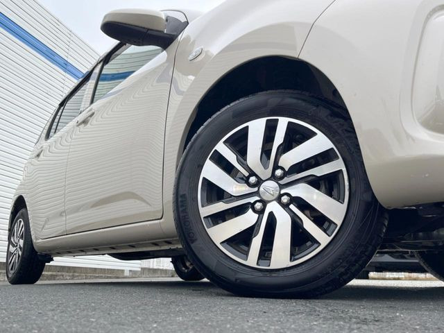 �y����14�C���`�A���~�z�C�[���z�O�ςɃ}�b�`���������A���~�z�C�[���𑕒����Ă���܂��B�e��ЊO�A���~�z�C�[����A�X�^�b�h���X�^�C�����戵�����Ă���܂��B���񂲑��k����������