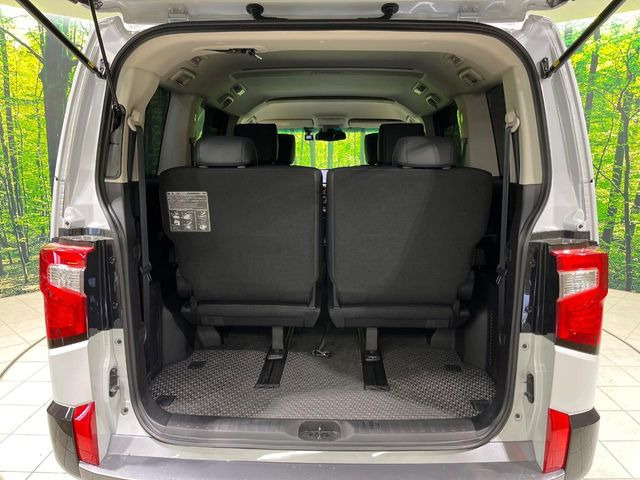 ���i�̂���������ʋ΁A���}���ɏ\���ȉ׎��X�y�[�X���m�ۂ��Ă���܂��B�Z�J���h�V�[�g��|���ƁA�傫�ȉו��̐ύڂ��\�ł���