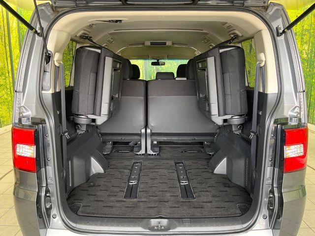 ���i�̂���������ʋ΁A���}���ɏ\���ȉ׎��X�y�[�X���m�ۂ��Ă���܂��B�Z�J���h�V�[�g��|���ƁA�傫�ȉו��̐ύڂ��\�ł���