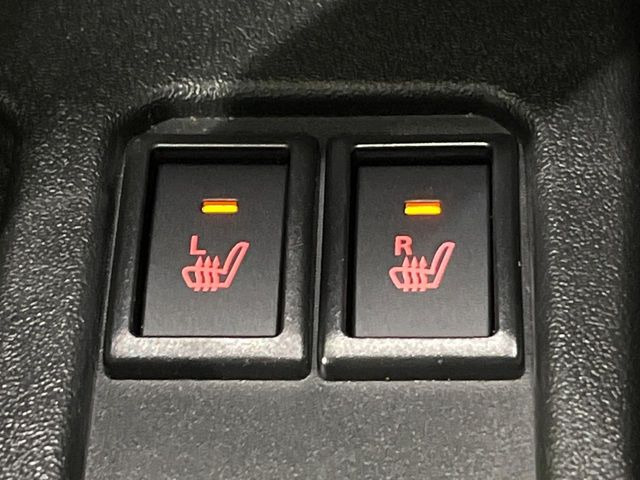 【シートヒーター】寒い日に重宝するシートヒーター!エアコンより早く温まってくれるので寒がりの人も安心ですね♪エアコンの温風は乾燥するから苦手、という方にもをおすすめです。