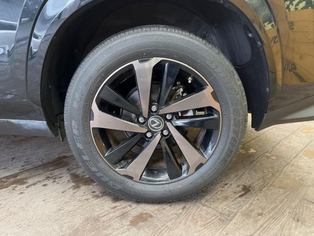 �y����18�C���`�A���~�z�C�[���z�O�ςɃ}�b�`���������A���~�z�C�[���𑕒����Ă���܂��B�e��ЊO�A���~�z�C�[����A�X�^�b�h���X�^�C�����戵�����Ă���܂��B���񂲑��k����������