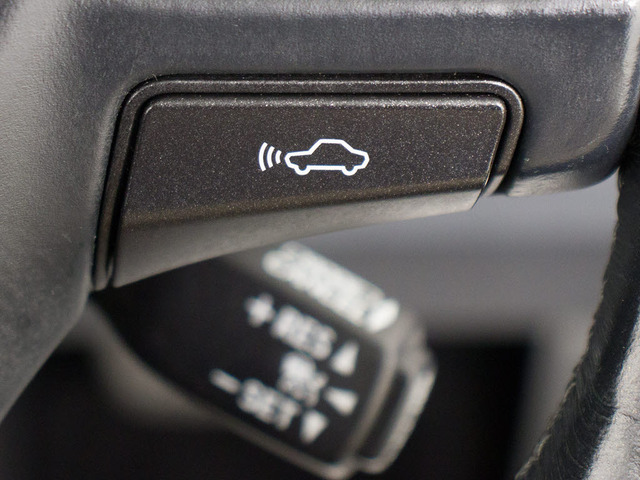 �Փˉ���x���^�v���N���b�V���Z�[�t�e�B�V�X�e�� �O���ɏo��������Q���ɑ΂��x��𔭂��A�h���C�o�[�Ɍx���B�����Ƀu���[�L�A�V�X�g�ɂ��Փˉ���Ƒ��x���y�����܂��B