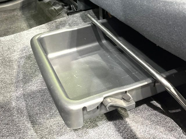 �y�V�[�g�A���_�[�{�b�N�X�z�V�[�g�̉��ɑ�e�ʂ̎��[�X�y�[�X��������Ă���A�C���ԃO�b�Y�ȂǁA�O���猩��ꂽ���Ȃ����̂�����������[�ł��ĕ֗�!