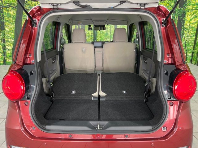 ���i�̂���������ʋ΁A���}���ɏ\���ȉ׎��X�y�[�X���m�ۂ��Ă���܂��B�Z�J���h�V�[�g��|���ƁA�傫�ȉו��̐ύڂ��\�ł���