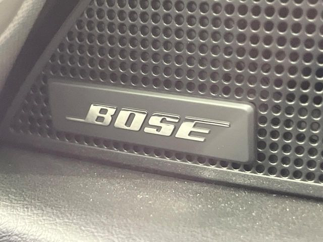 �yBOSE�T�E���h�V�X�e���z���[�J�[�I�v�V�����̍��i�ʃT�E���h�V�X�e���𓋍ځB��p�̃`���[�j���O���{���ꂽ�召�l�X�ȃX�s�[�J�[����ǎ��ȃT�E���h���t�ł��A�Տꊴ���ӂ�鉹����Ԃ����o���܂��B