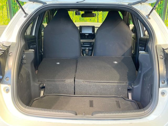 ���i�̂���������ʋ΁A���}���ɏ\���ȉ׎��X�y�[�X���m�ۂ��Ă���܂��B�Z�J���h�V�[�g��|���ƁA�傫�ȉו��̐ύڂ��\�ł���