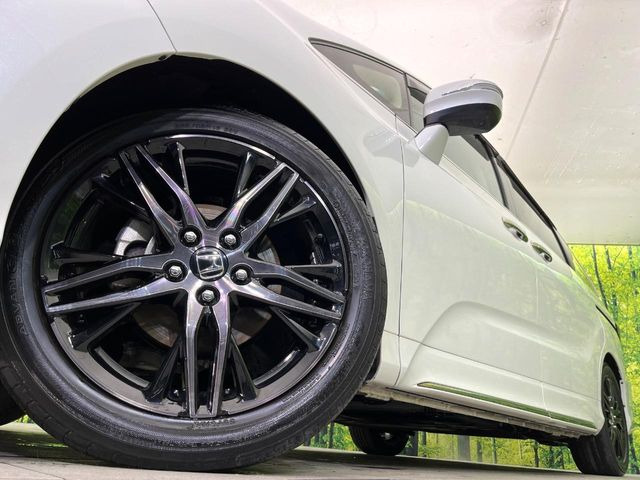 �y����18�C���`�A���~�z�C�[���z�O�ςɃ}�b�`���������A���~�z�C�[���𑕒����Ă���܂��B�e��ЊO�A���~�z�C�[����A�X�^�b�h���X�^�C�����戵�����Ă���܂��B���񂲑��k����������