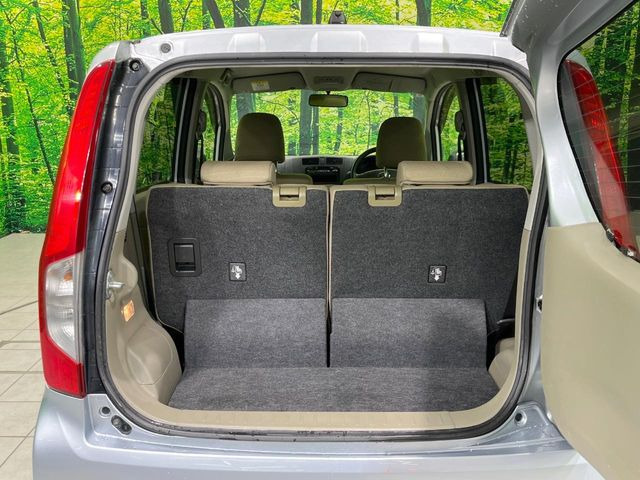 ���i�̂���������ʋ΁A���}���ɏ\���ȉ׎��X�y�[�X���m�ۂ��Ă���܂��B�Z�J���h�V�[�g��|���ƁA�傫�ȉו��̐ύڂ��\�ł���