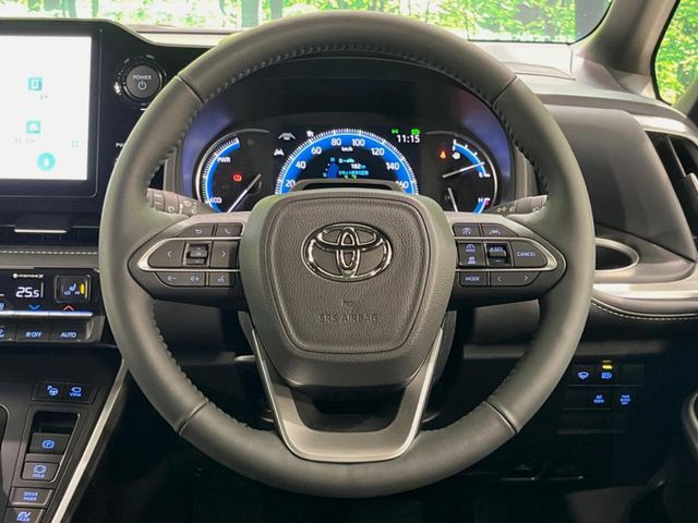 インテリアに合わせたデザインのステアリングは、運転される方のことも考え、運転しやすい形状、大きさです。是非一度、実際に触ってお確かめください。